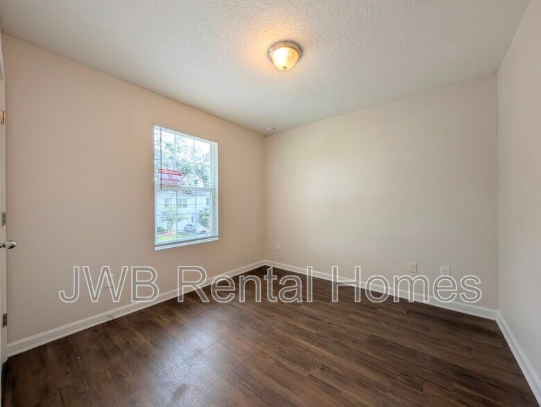 Building Photo - 8742 Cocoa Ave