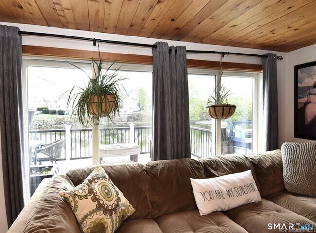 Building Photo - 285 East Ave