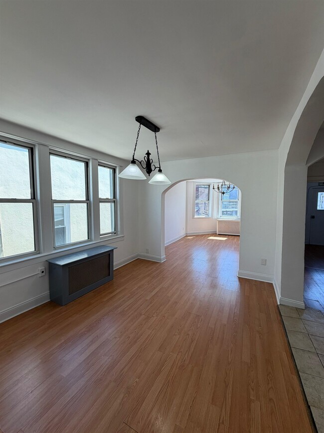 Building Photo - 214 72nd St