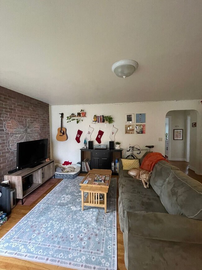 Building Photo - 123 Livingston St