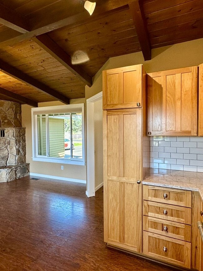 Building Photo - 3 Bed | 2 Bath | 1.17 Acres | Single-Level Home | Mountain Views