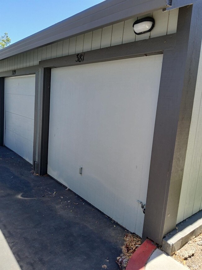 Building Photo - 381 Wall Pl