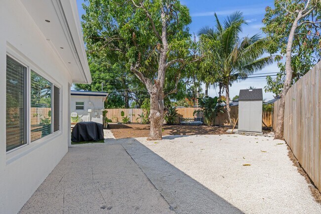 Building Photo - 1517 NW 12th Ave