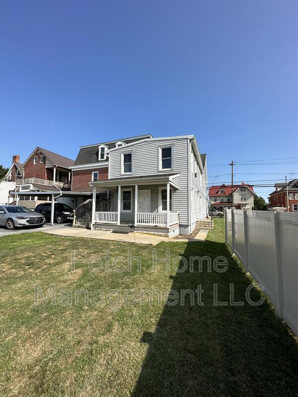 Building Photo - 107 Main -