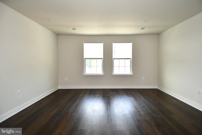 Building Photo - 4917 Crest View Dr