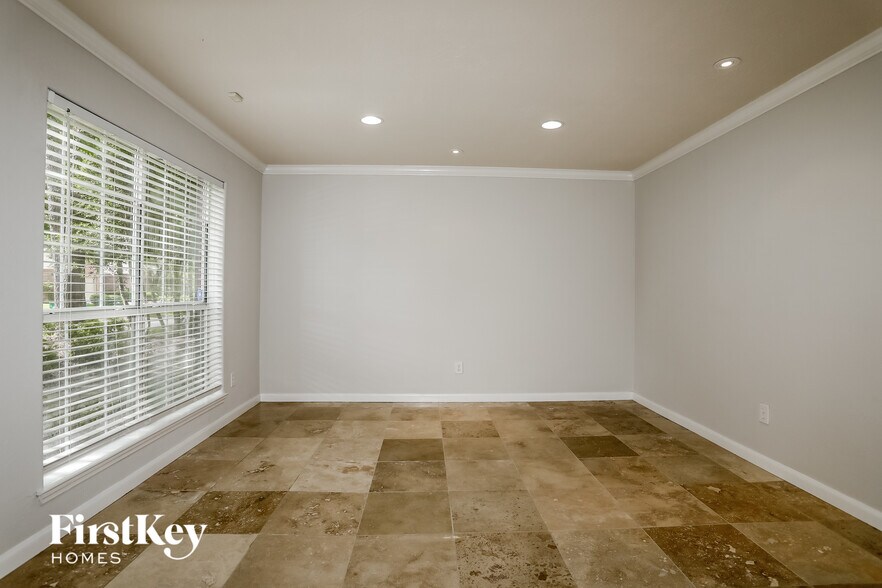 Building Photo - 108 N Rockfern Ct