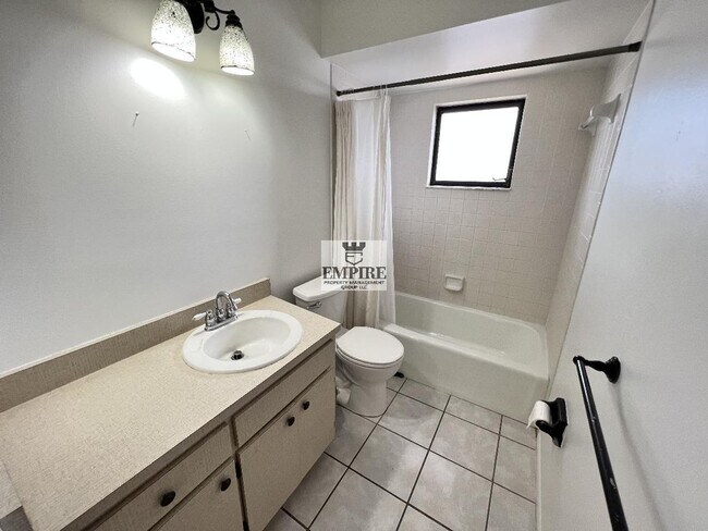 Building Photo - Cozy Cape Coral Pool Home – 3 Beds, 2 Bath...