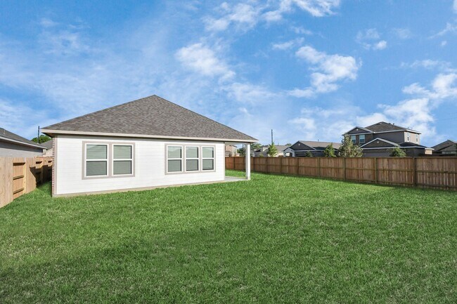 Building Photo - Elm