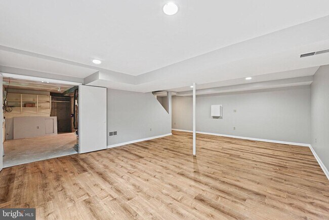 Building Photo - 5847 New England Woods Dr