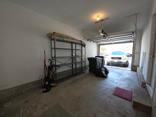 Building Photo - 2 Anchorage Ct