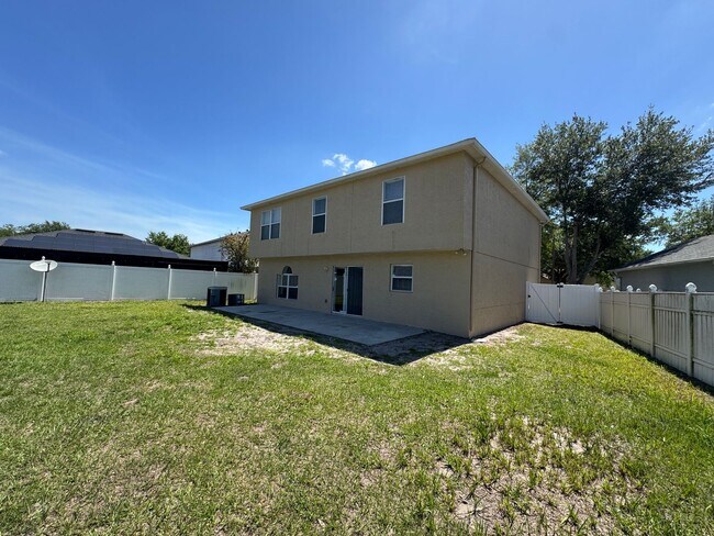 Building Photo - Spacious and Comfortable House for Lease