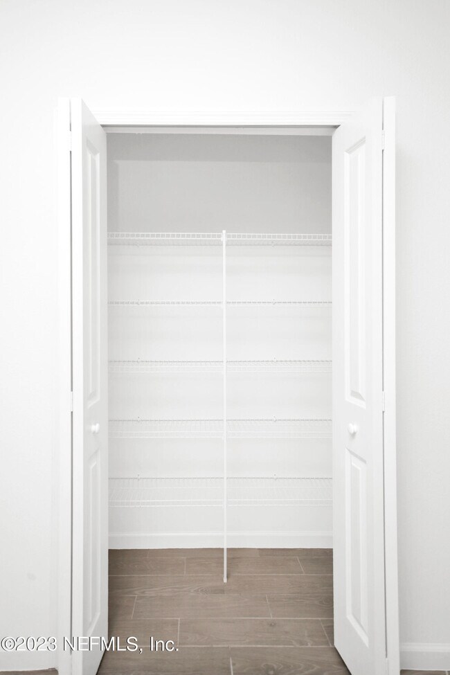 Building Photo - 348 Rosemont Dr