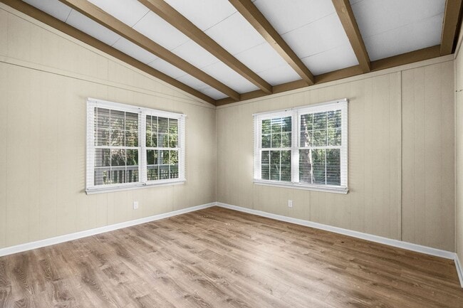 Building Photo - Spacious 4 Bedroom 2 bath home in Pawley's Island