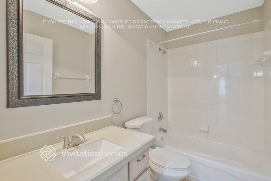 Building Photo - 1800 Northglen Cir