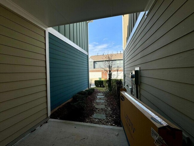 Building Photo - 563 Balsam Fir Dr