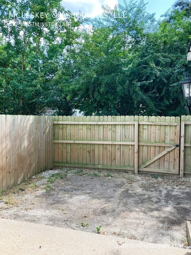 Building Photo - 857 Westminster Ln