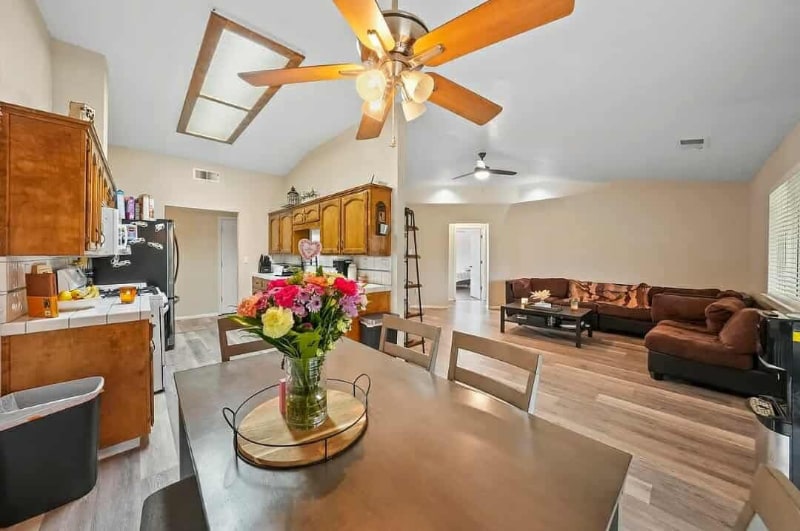 Building Photo - 2336 W Roby Ave