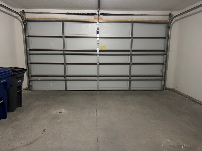 Building Photo - 5894 Butterfield Ct