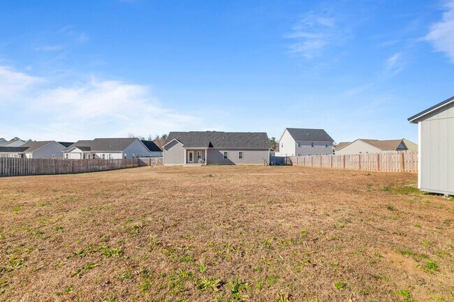 Building Photo - 3 bedroom 2 bathroom with a bonus room