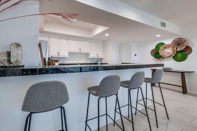 Building Photo - 1510 The Strand