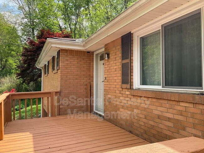Building Photo - 545 Coal St