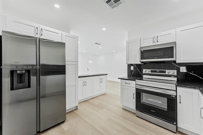 Building Photo - 2610 NW 83rd Ave