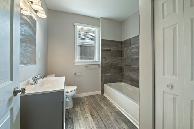 Building Photo - 1205 Charleston Ave