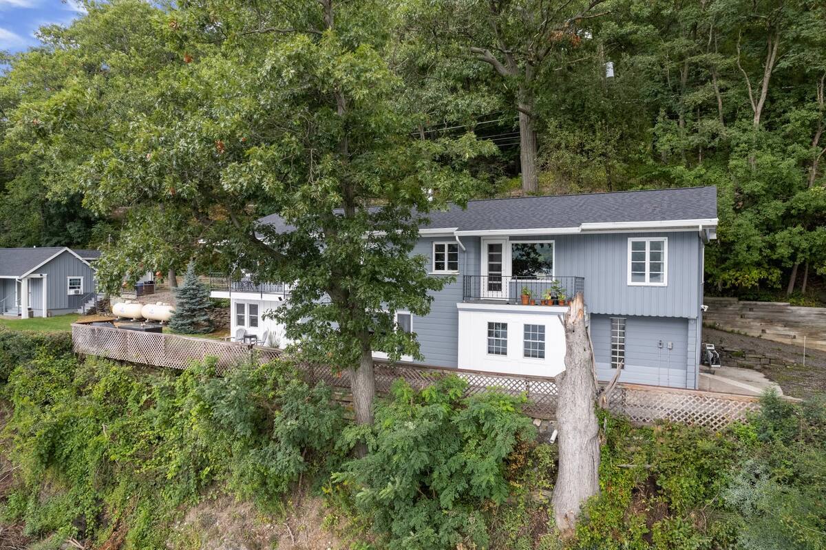 Building Photo - 1228 E Shore Dr