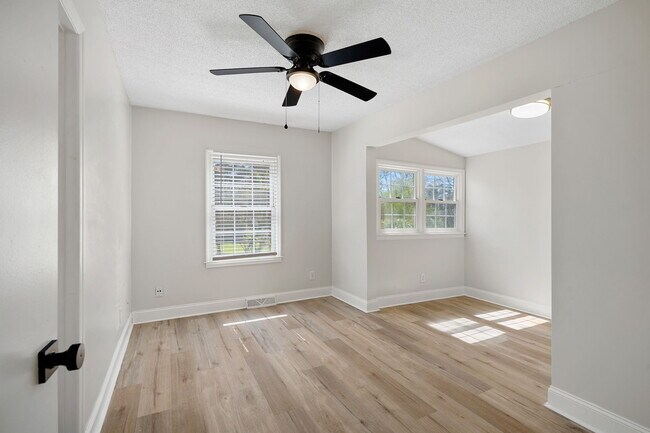 Building Photo - 1337 N Rhyne St