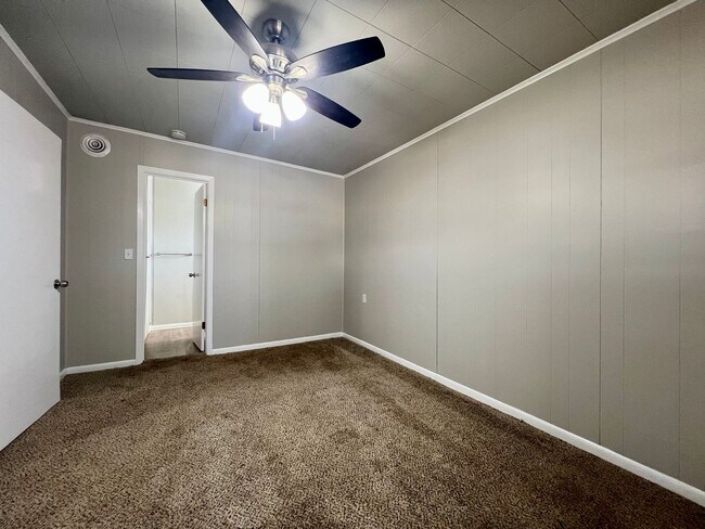 Building Photo - Charming 3 Bedroom Home in Slaton!