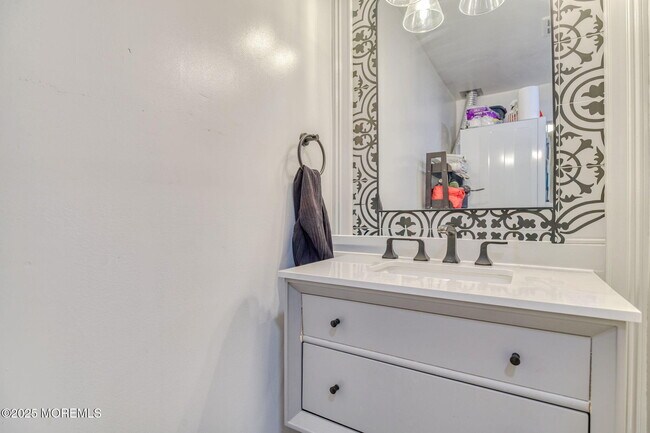 Building Photo - 308 7th Ave