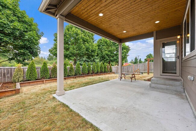Building Photo - 15592 Chad Dr SE