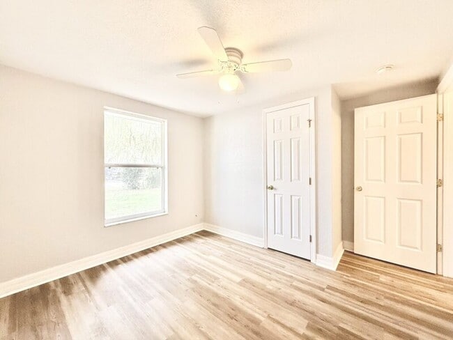 Building Photo - 235 W Northside Dr