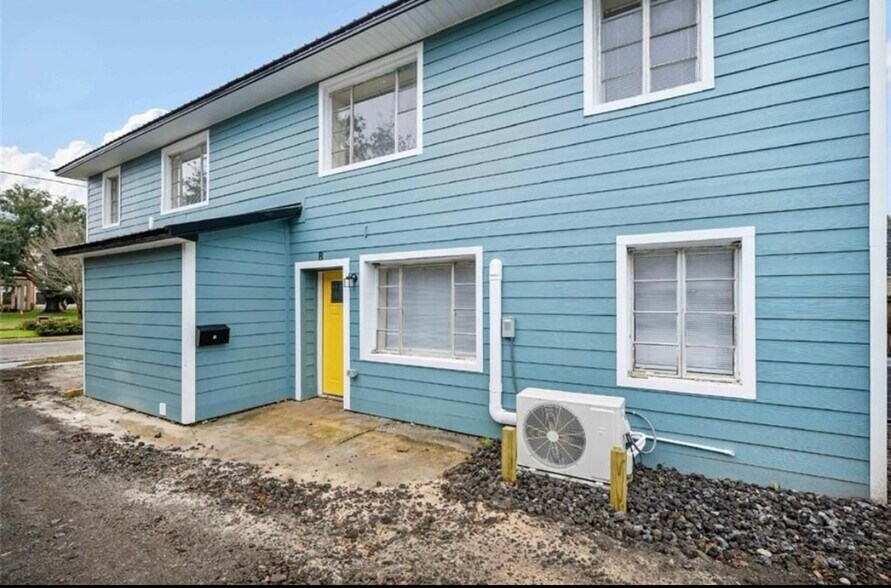 Primary Photo - 1704 McGill Ave