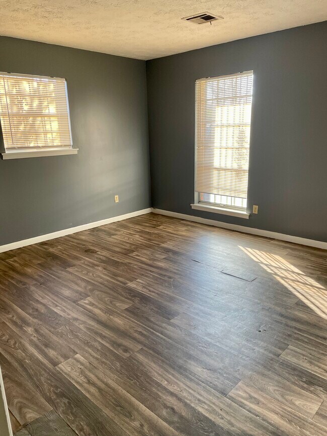 Living Room - 523 Woodbrook Dr