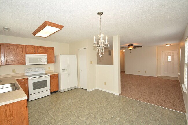 Building Photo - 8561 Bluff Point Dr
