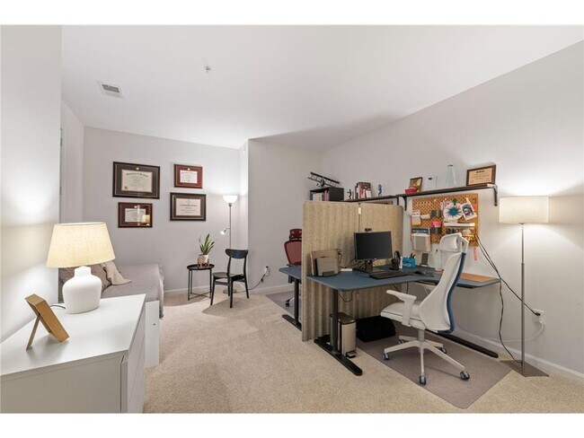 Building Photo - 1008 Portland Ave