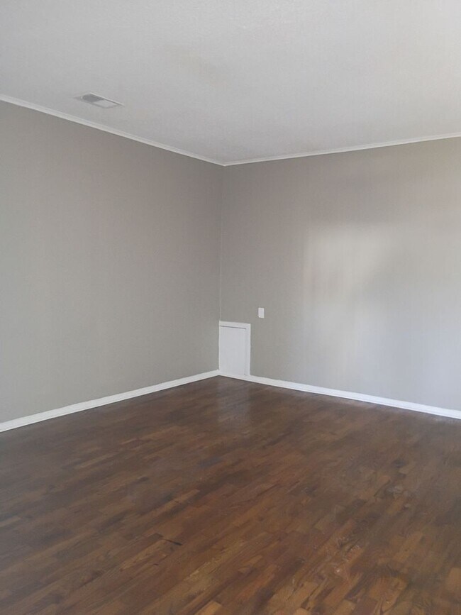 Building Photo - 4 Bedroom