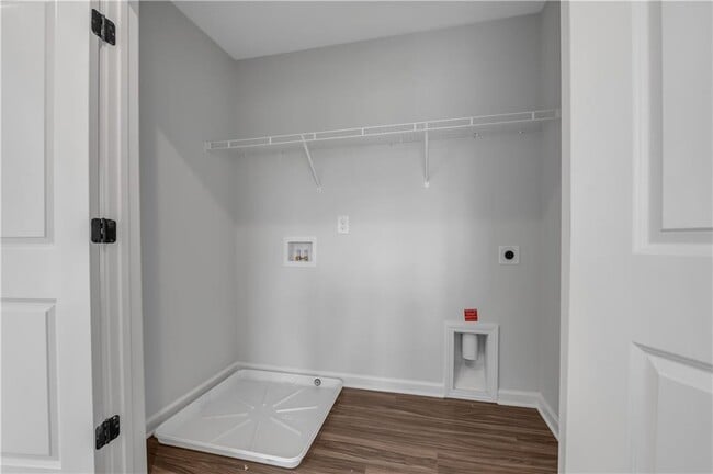 Building Photo - 845 York Aly