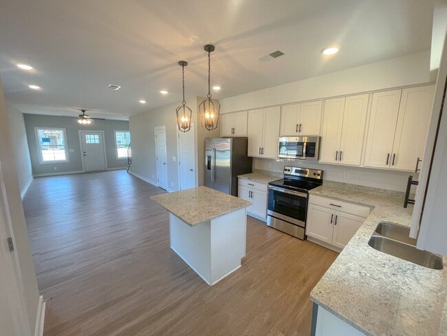 Building Photo - Brand New Home