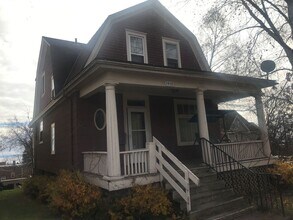 Building Photo - Duluth MN 4 Bedroom - 1 Bath - Close to UM...