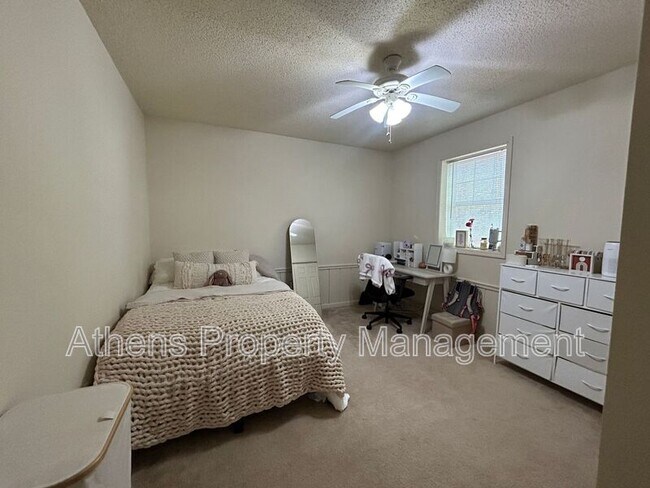 Building Photo - 1824 Cedar Shoals Dr