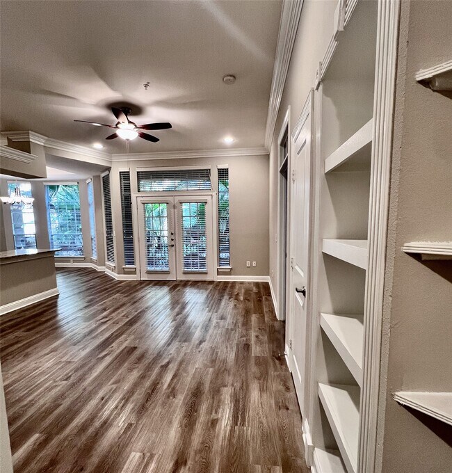 Building Photo - 5353 Memorial Dr