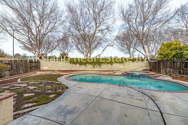Building Photo - 813 Boulder Ave