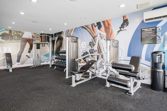 Building Photo - 932 Willowleaf Dr