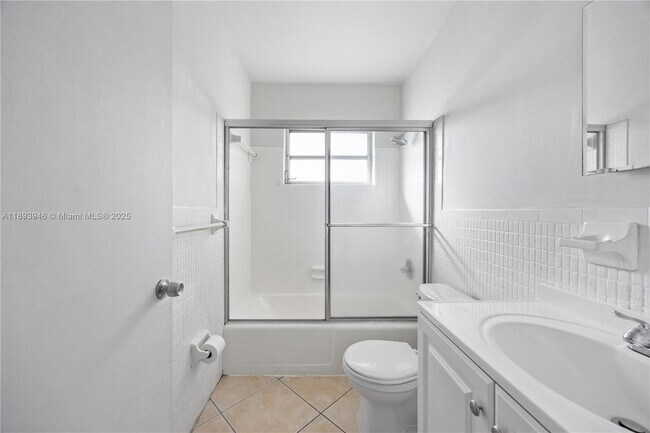 Building Photo - 400 SE 31st St