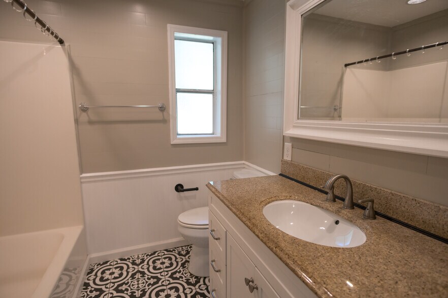 Second bath - 243 Ravenswood Dr