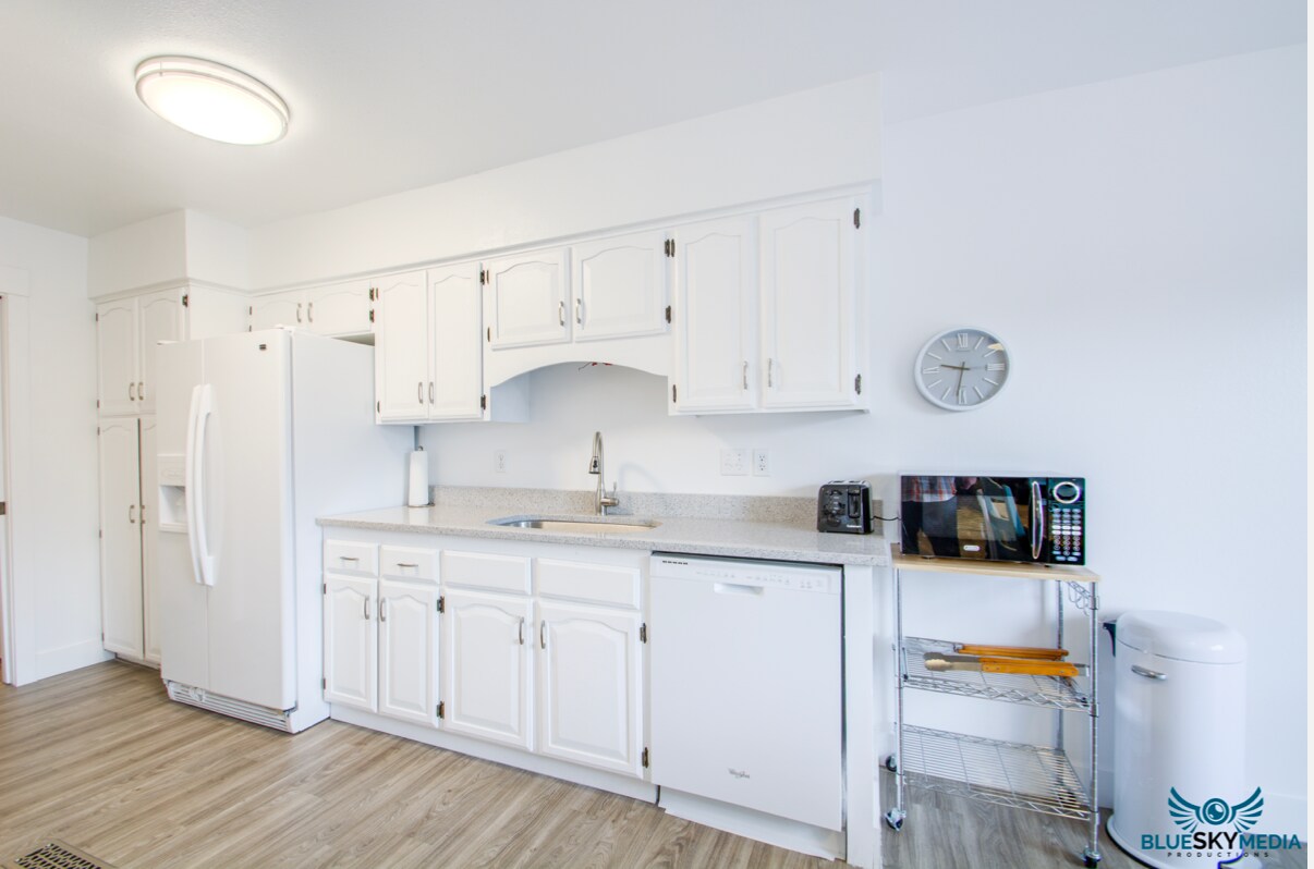 Building Photo - 3440 Brookside Dr.