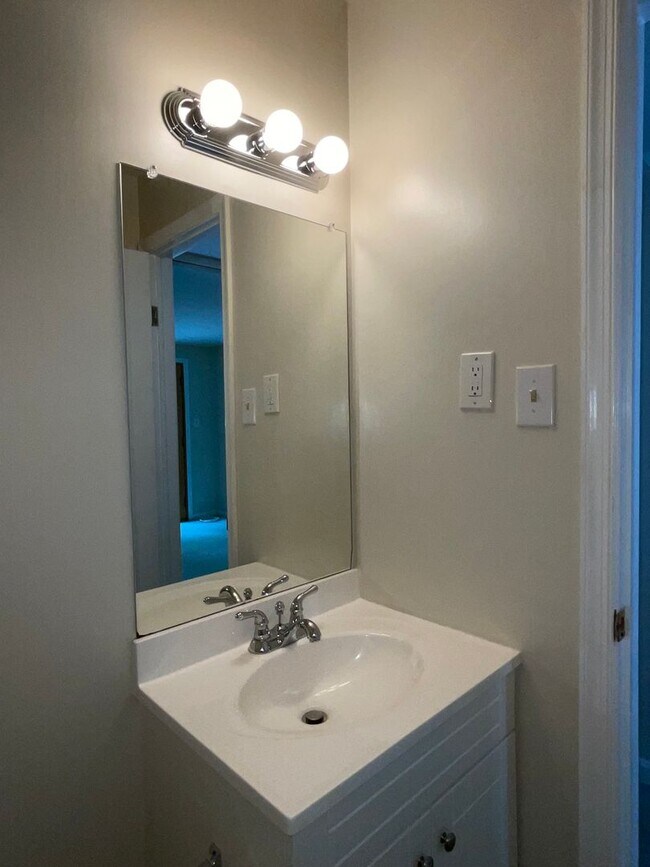 Building Photo - 1311 Templeton Pl