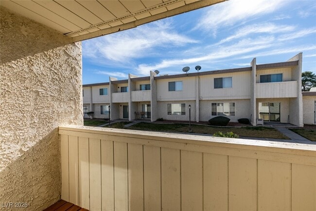 Building Photo - 764 Lawrence Dr